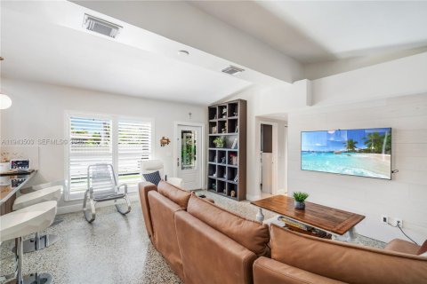 Casa en venta en North Miami Beach, Florida, 4 dormitorios, 140.75 m2 № 2000355 - foto 6
