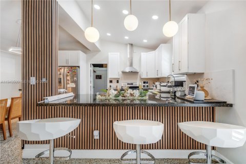 Casa en venta en North Miami Beach, Florida, 4 dormitorios, 140.75 m2 № 2000355 - foto 2