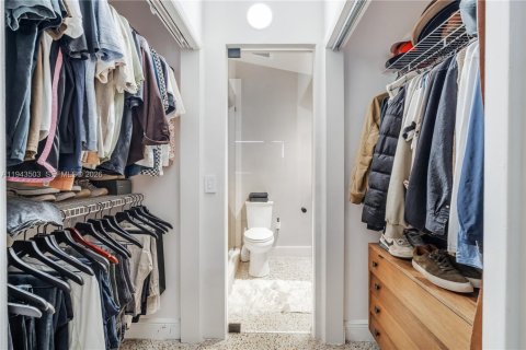 Casa en venta en North Miami Beach, Florida, 4 dormitorios, 140.75 m2 № 2000355 - foto 11