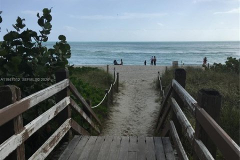 Condominio en alquiler en Miami Beach, Florida, 2 dormitorios, 121.24 m2 № 2152949 - foto 18