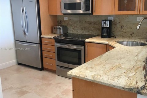 Condominio en alquiler en Miami Beach, Florida, 2 dormitorios, 121.24 m2 № 2152949 - foto 4