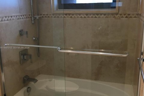 Condominio en alquiler en Miami Beach, Florida, 2 dormitorios, 121.24 m2 № 2152949 - foto 9