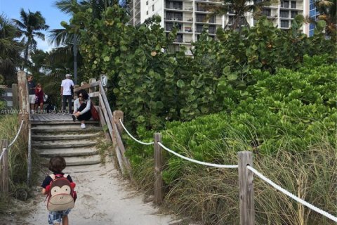 Condominio en alquiler en Miami Beach, Florida, 2 dormitorios, 121.24 m2 № 2152949 - foto 17