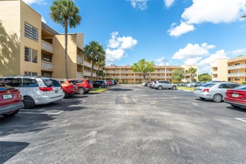 Condominio en venta en Tamarac, Florida, 2 dormitorios, 99.41 m2 № 1889435 - foto 24