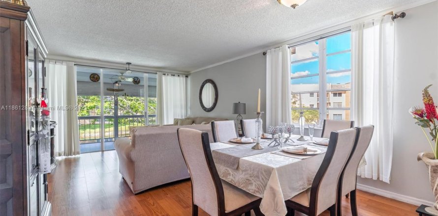 Condominio en Tamarac, Florida, 2 dormitorios  № 1889435