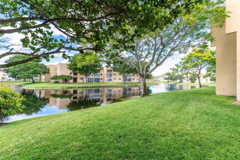 Condominio en venta en Tamarac, Florida, 2 dormitorios, 99.41 m2 № 1889435 - foto 21