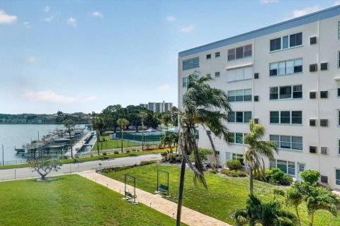 Condo in Gulfport, Florida, 2 bedrooms № 2202593