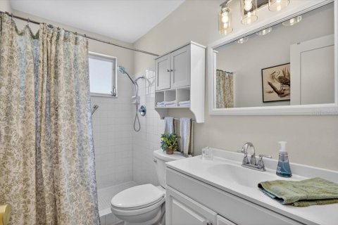 Condo in Gulfport, Florida, 2 bedrooms № 2202593 - photo 19