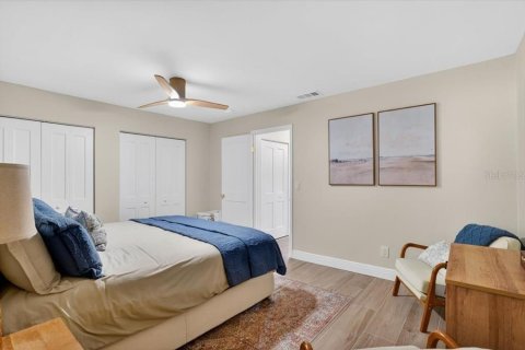 Condo in Gulfport, Florida, 2 bedrooms № 2202593 - photo 15