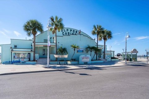 Condo in Gulfport, Florida, 2 bedrooms № 2202593 - photo 28