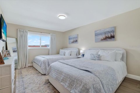 Condo in Gulfport, Florida, 2 bedrooms № 2202593 - photo 17