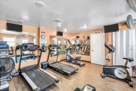Condo in Gulfport, Florida, 2 bedrooms № 2202593 - photo 22