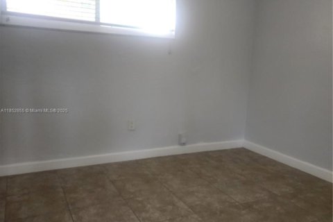 Снять в аренду виллу или дом в Майами, Флорида 2 спальни, 111.48м2, № 1883806 - фото 12