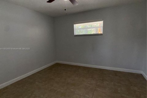 Снять в аренду виллу или дом в Майами, Флорида 2 спальни, 111.48м2, № 1883806 - фото 16