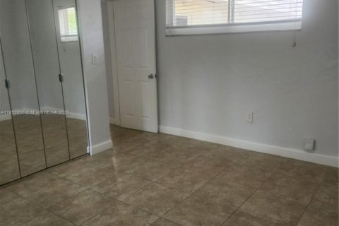 Снять в аренду виллу или дом в Майами, Флорида 2 спальни, 111.48м2, № 1883806 - фото 11