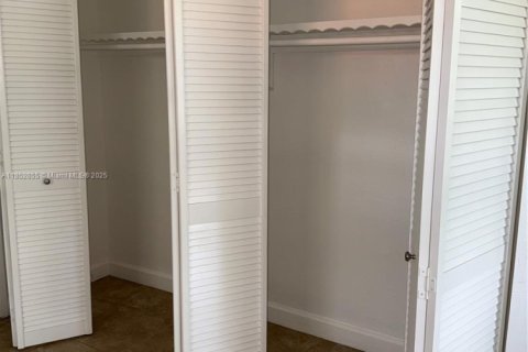 Снять в аренду виллу или дом в Майами, Флорида 2 спальни, 111.48м2, № 1883806 - фото 18