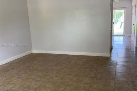 Снять в аренду виллу или дом в Майами, Флорида 2 спальни, 111.48м2, № 1883806 - фото 15