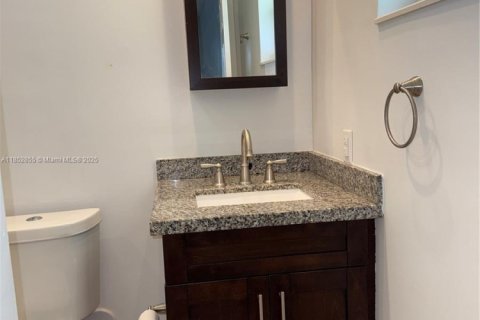 Снять в аренду виллу или дом в Майами, Флорида 2 спальни, 111.48м2, № 1883806 - фото 17