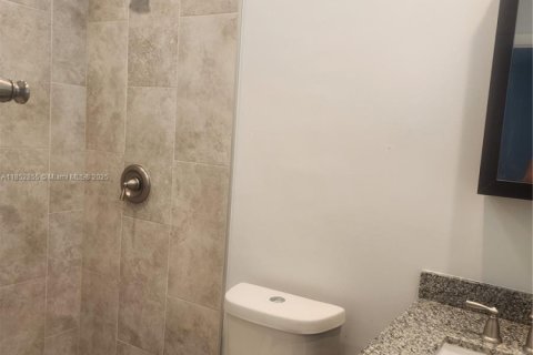 Снять в аренду виллу или дом в Майами, Флорида 2 спальни, 111.48м2, № 1883806 - фото 9