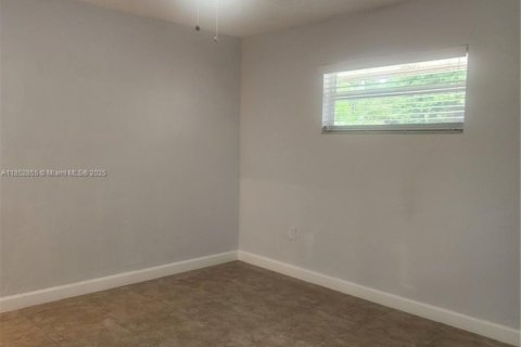 Снять в аренду виллу или дом в Майами, Флорида 2 спальни, 111.48м2, № 1883806 - фото 8