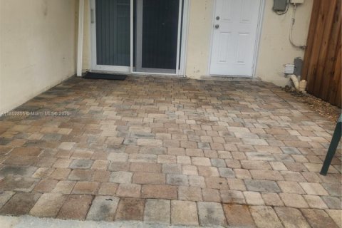 Снять в аренду виллу или дом в Майами, Флорида 2 спальни, 111.48м2, № 1883806 - фото 14