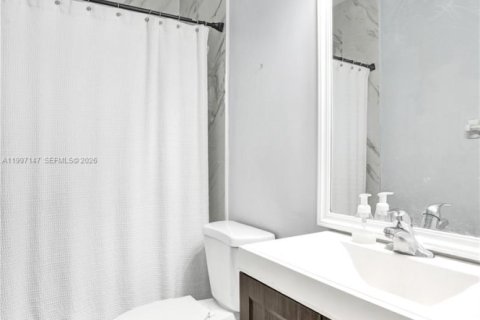 House in Pembroke Pines, Florida 3 bedrooms, 137.77 sq.m. № 2059216 - photo 21