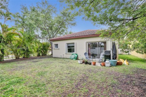 House in Pembroke Pines, Florida 3 bedrooms, 137.77 sq.m. № 2059216 - photo 24