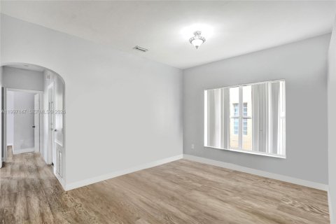 House in Pembroke Pines, Florida 3 bedrooms, 137.77 sq.m. № 2059216 - photo 10