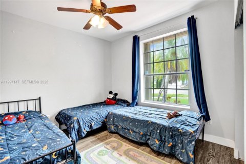 House in Pembroke Pines, Florida 3 bedrooms, 137.77 sq.m. № 2059216 - photo 19