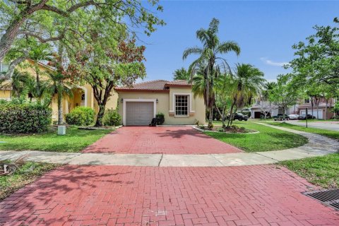 House in Pembroke Pines, Florida 3 bedrooms, 137.77 sq.m. № 2059216 - photo 28
