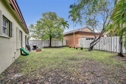 House in Pembroke Pines, Florida 3 bedrooms, 137.77 sq.m. № 2059216 - photo 26