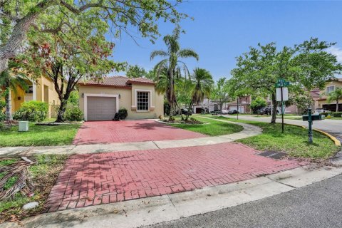 House in Pembroke Pines, Florida 3 bedrooms, 137.77 sq.m. № 2059216 - photo 27