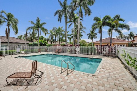 House in Pembroke Pines, Florida 3 bedrooms, 137.77 sq.m. № 2059216 - photo 30