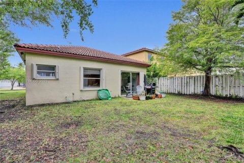 House in Pembroke Pines, Florida 3 bedrooms, 137.77 sq.m. № 2059216 - photo 25