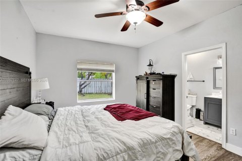 House in Pembroke Pines, Florida 3 bedrooms, 137.77 sq.m. № 2059216 - photo 14