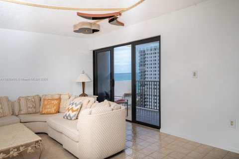 Condominio en alquiler en Hollywood, Florida, 2 dormitorios, 154.22 m2 № 1952007 - foto 11