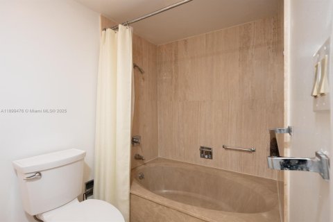Condominio en alquiler en Hollywood, Florida, 2 dormitorios, 154.22 m2 № 1952007 - foto 22