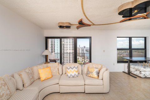 Condominio en alquiler en Hollywood, Florida, 2 dormitorios, 154.22 m2 № 1952007 - foto 9