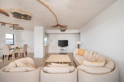 Condominio en alquiler en Hollywood, Florida, 2 dormitorios, 154.22 m2 № 1952007 - foto 10