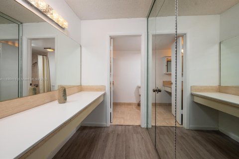 Condominio en alquiler en Hollywood, Florida, 2 dormitorios, 154.22 m2 № 1952007 - foto 21