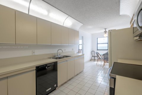 Condominio en alquiler en Hollywood, Florida, 2 dormitorios, 154.22 m2 № 1952007 - foto 18