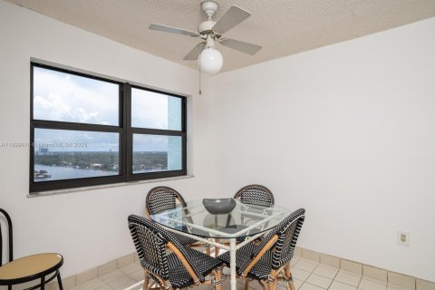Condominio en alquiler en Hollywood, Florida, 2 dormitorios, 154.22 m2 № 1952007 - foto 14