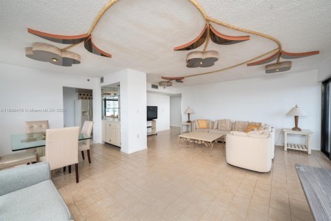 Condominio en alquiler en Hollywood, Florida, 2 dormitorios, 154.22 m2 № 1952007 - foto 12