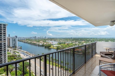 Condominio en alquiler en Hollywood, Florida, 2 dormitorios, 154.22 m2 № 1952007 - foto 4