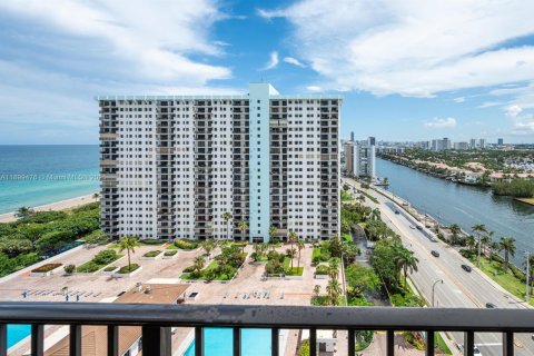 Condominio en alquiler en Hollywood, Florida, 2 dormitorios, 154.22 m2 № 1952007 - foto 2