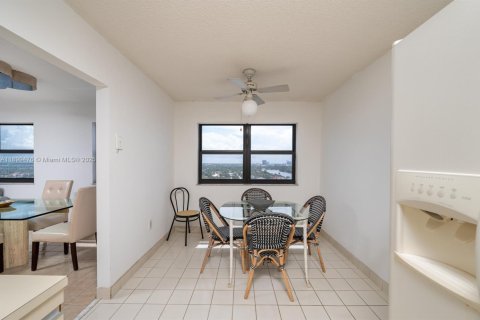 Condominio en alquiler en Hollywood, Florida, 2 dormitorios, 154.22 m2 № 1952007 - foto 13
