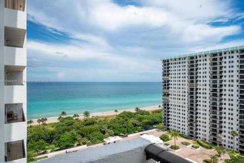 Condominio en alquiler en Hollywood, Florida, 2 dormitorios, 154.22 m2 № 1952007 - foto 25