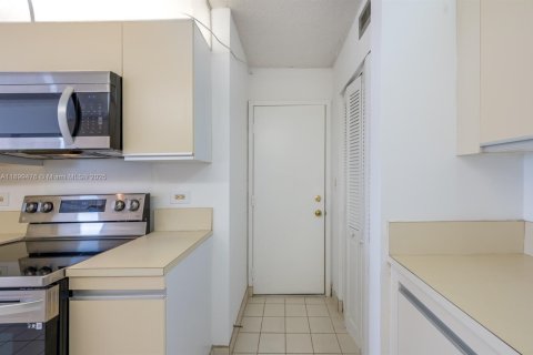 Condominio en alquiler en Hollywood, Florida, 2 dormitorios, 154.22 m2 № 1952007 - foto 17