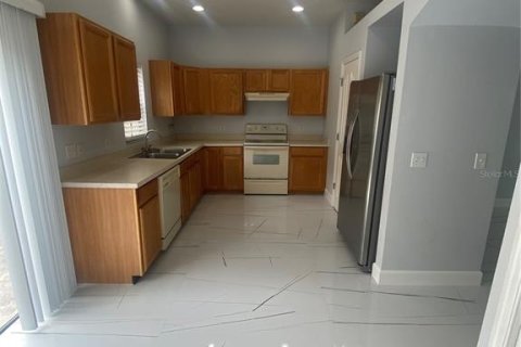 Снять в аренду таунхаус в Тампа, Флорида 6 комнат, 114.46м2, № 2206999 - фото 5