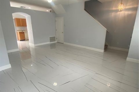 Снять в аренду таунхаус в Тампа, Флорида 6 комнат, 114.46м2, № 2206999 - фото 2